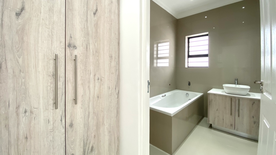 4 Bedroom Property for Sale in Britannia Bay Western Cape